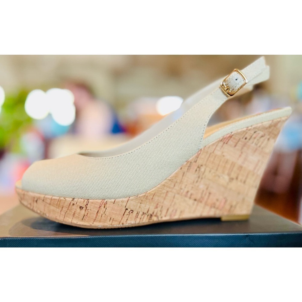 Tahari Taylor beige canvas & cork peep toe wedge heels in size 9M